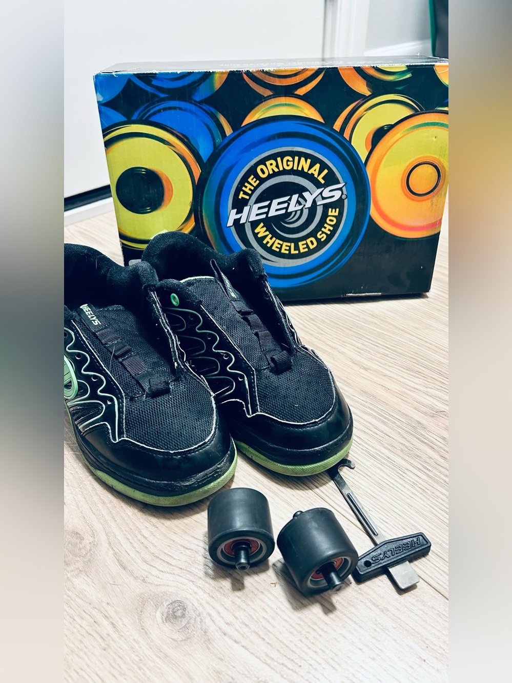 Heelys Rockit Wheeled Shoes – Youth Size 3 – Black/Neon Green